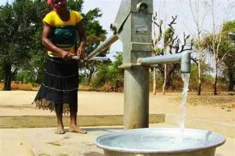 Dons en points d'eau dans les écoles publiques et quartiers